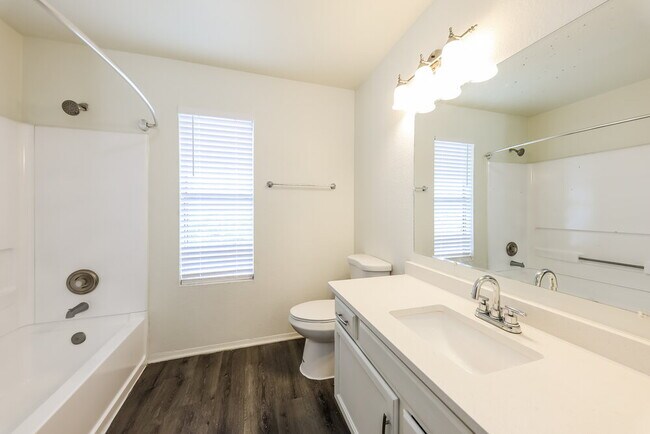 Building Photo - 532 N Nassau