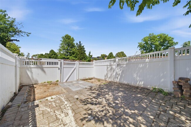 Building Photo - 157-49 9th Ave