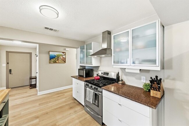 Building Photo - 7210 Towering Oaks Dr