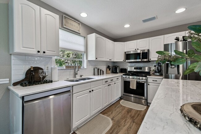 Building Photo - Elevated 3-Bed, 2-Bath, Corner-Lot Gem in ...