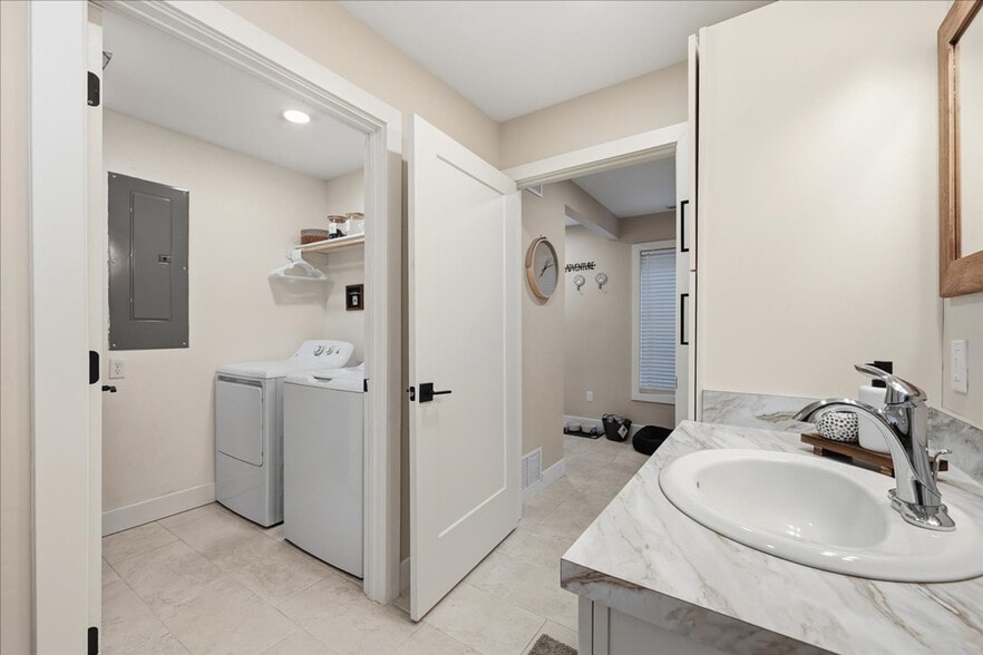 Building Photo - 1434 S Euclid Ave