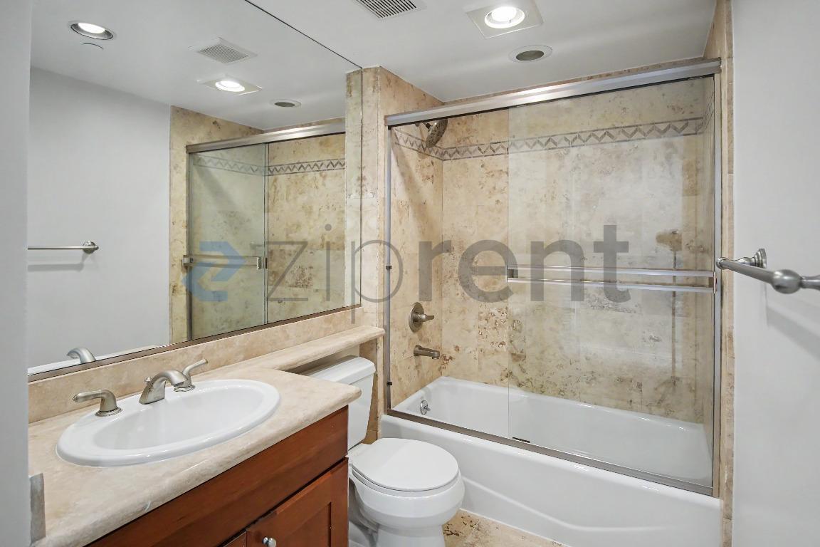 Building Photo - Unit 204