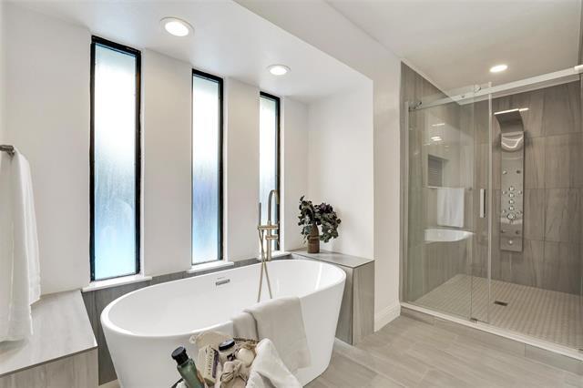 Building Photo - 9738 Amberley Dr