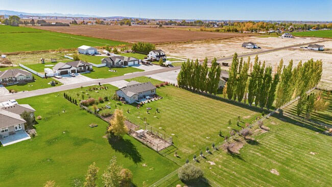 Building Photo - 416 W 260 N