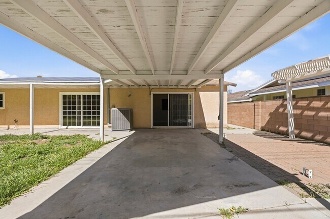 Building Photo - Spacious 4BD 2BA House With Perfect Private Backyard and Solar Panels  in Simi Valley