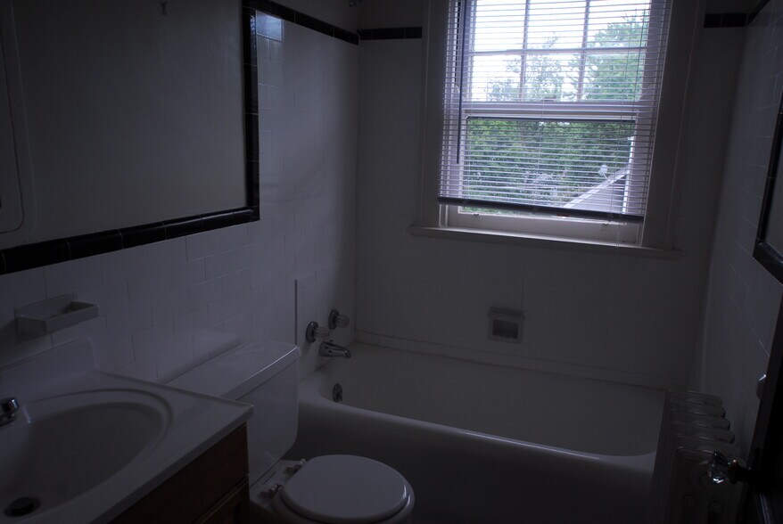 Bathroom - 3102 Troy Ave