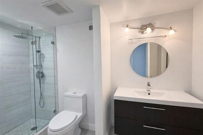 Building Photo - 100 Lincoln Rd