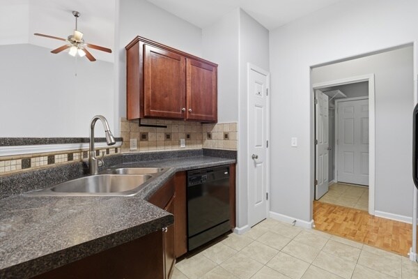 Building Photo - 127 Pine View Crossing