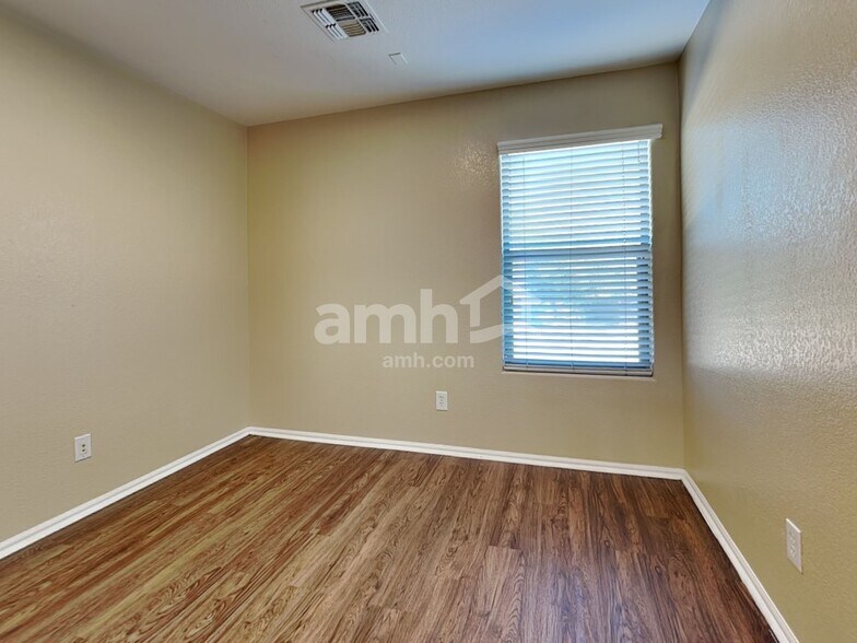 Building Photo - 2871 S 160th Ln