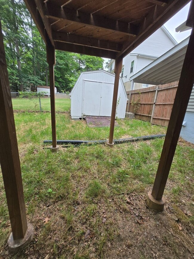 Building Photo - Nice Big 3 bedroom Home