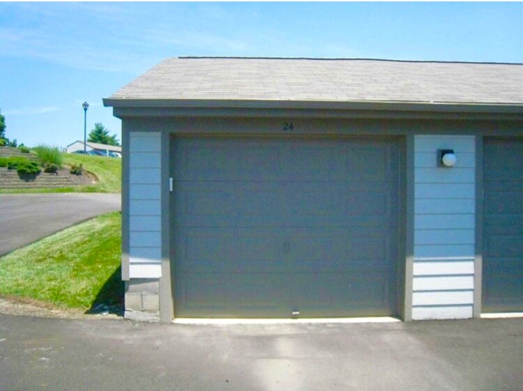 Garage - 8919 Eagleview Dr