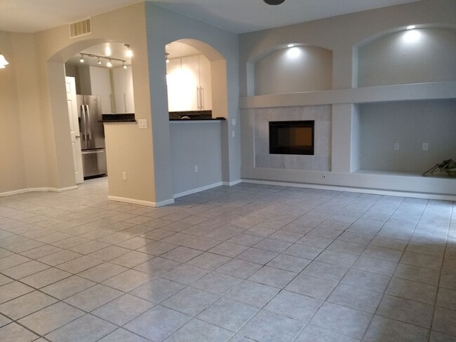 Building Photo - Beautifull Spacious 2 Bedroom 2 Bath Townh...
