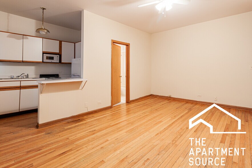 Building Photo - 633 W Barry Ave