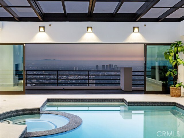 Building Photo - 2287 Sunset Plaza Dr