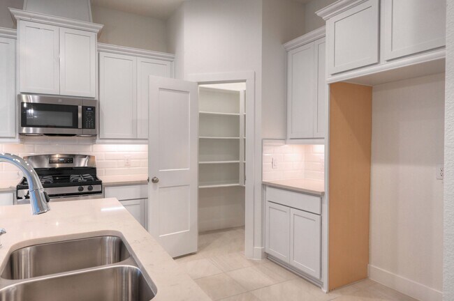 Building Photo - 1535 Crystal Stream Dr