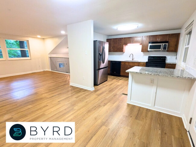 Building Photo - 13300 Farm Crest Ct