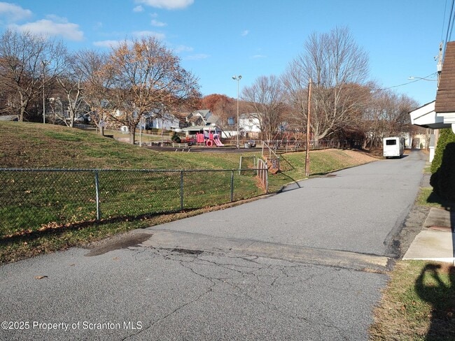 Building Photo - 1023 Carmalt St