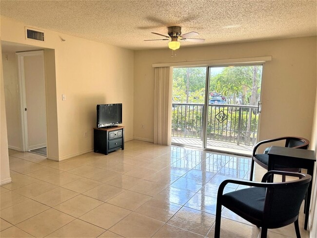 Building Photo - 1300 Crestwood Ct S