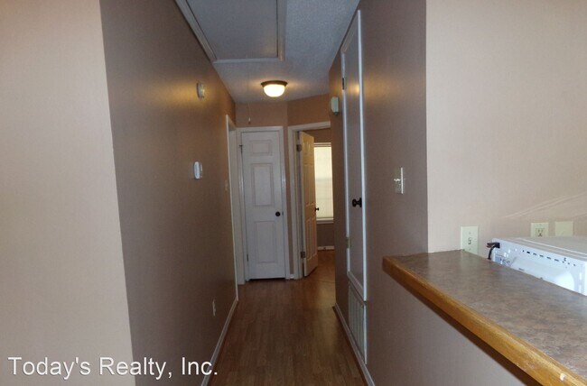 Building Photo - 2 br, 2 bath House - 633 Hidden Valley Dr.