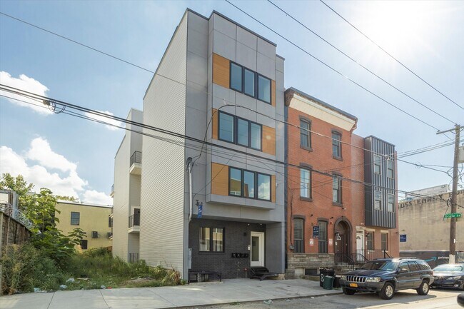 Building Photo - 1804 W Berks St