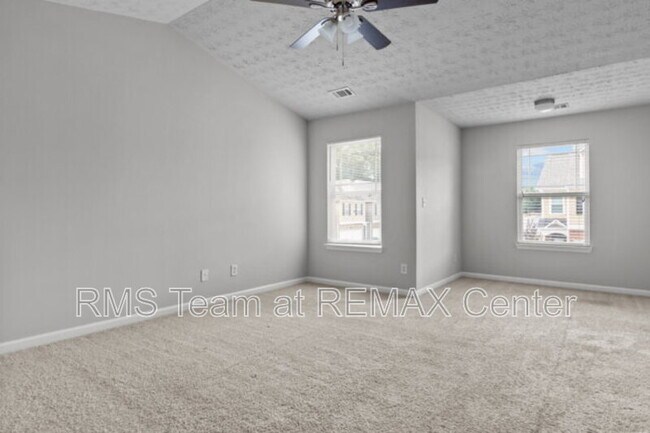 Building Photo - 45 Providence Oak Ct SE