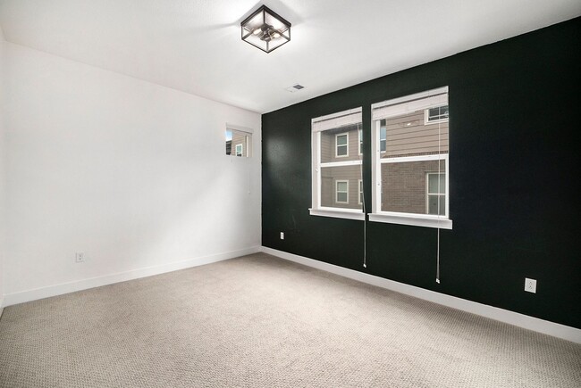 Building Photo - Amazing WesTown Condo with Garage Availabl...