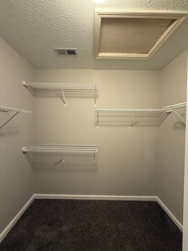 Building Photo - 568 Wellington Gardens Dr