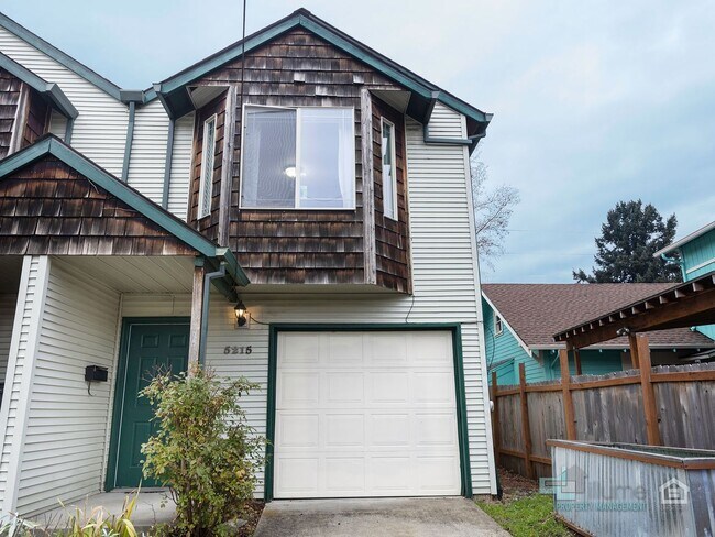 Building Photo - 5215 SE Pardee St