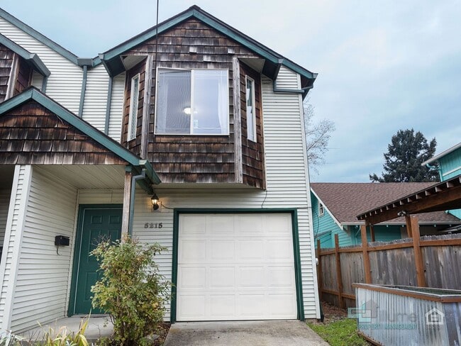 Building Photo - Bright & Spacious 2-Bedroom End Unit Townhome in Desirable Woodstock Neighborhood!