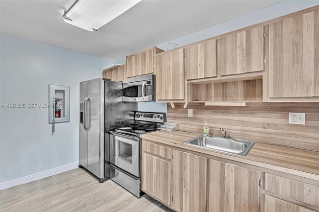 Building Photo - 9487 W McNab Rd