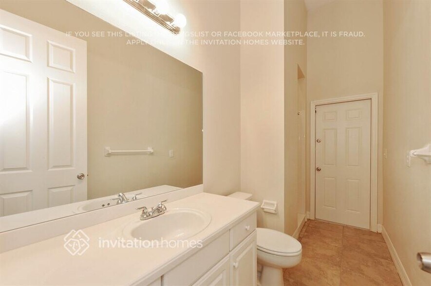 Building Photo - 10117 Vista Pointe Dr
