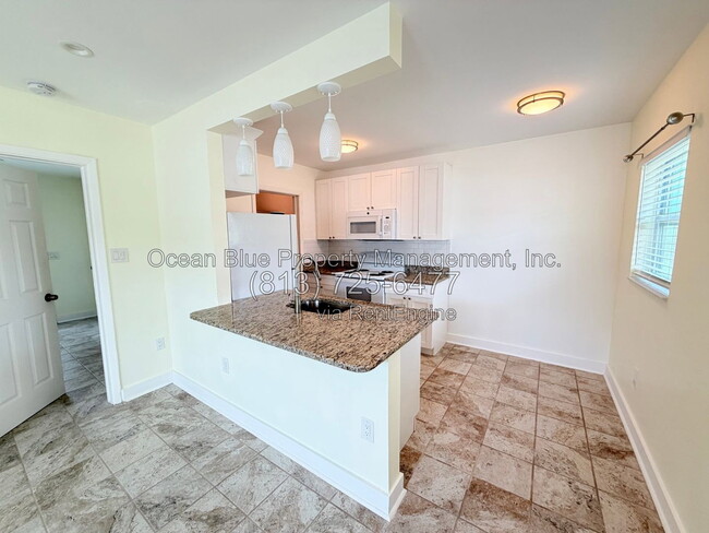 Building Photo - 206 Bates Ave