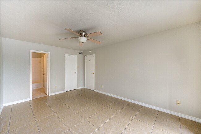 Building Photo - 6500 Sands Point Dr