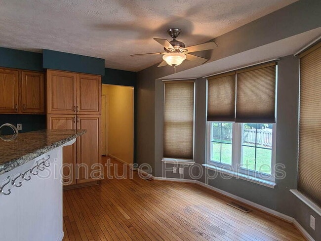 Building Photo - 10 Lockwood Dr