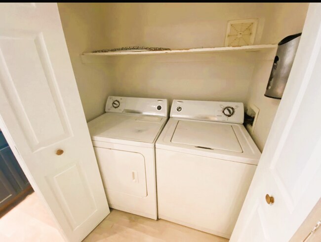 Building Photo - 17293 E Ford Dr