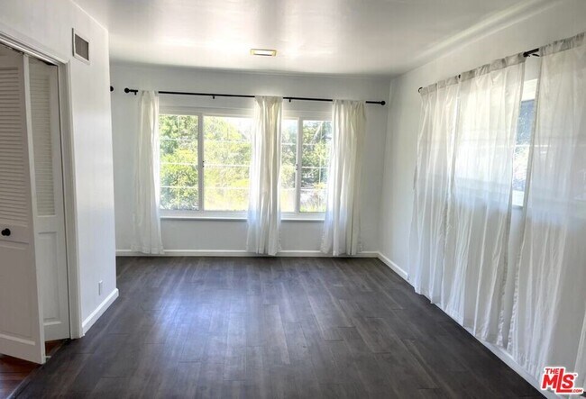 Building Photo - 1290 Clubhouse Dr