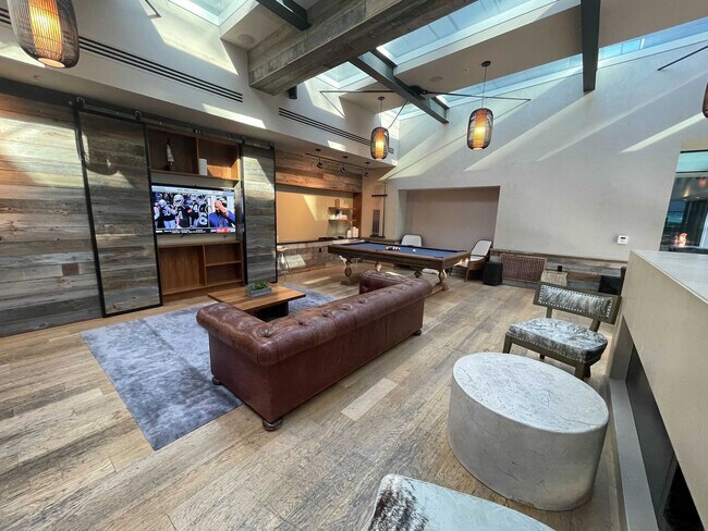 Building Photo - 18 10th St