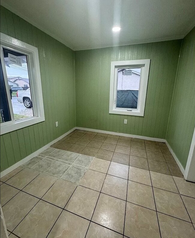 Building Photo - 3906 W 109th St