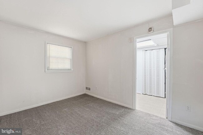 Building Photo - 8609 Woodview Dr