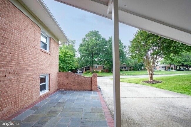 Building Photo - 2413 Childs Ln