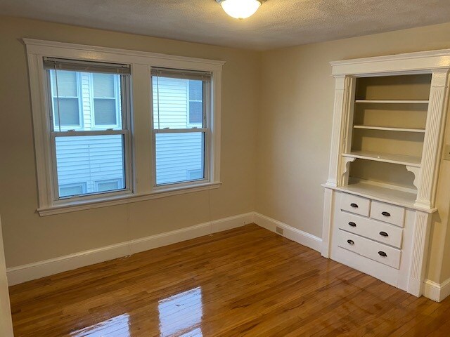 Building Photo - 54 Gordon St