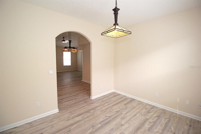 Building Photo - 60 Raintree Cir