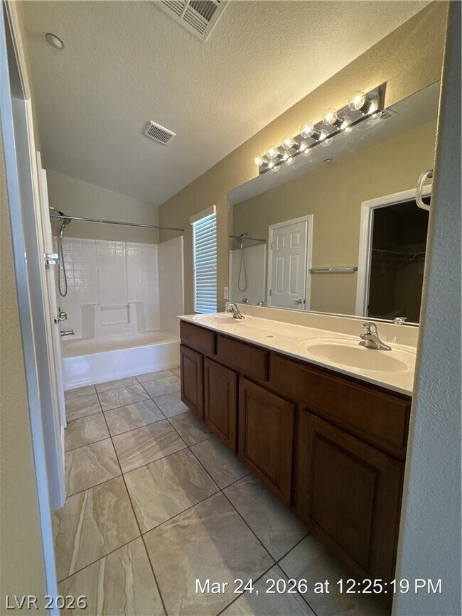 Building Photo - 2391 Koho Dr