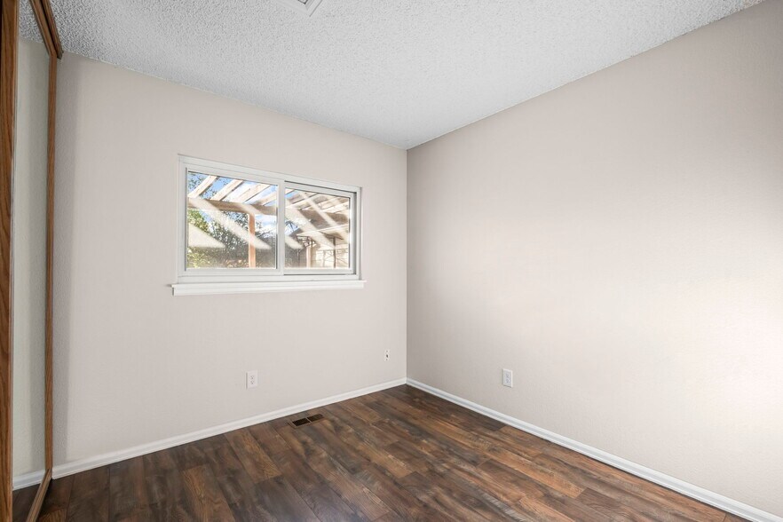 Building Photo - 12665 Grove Ct