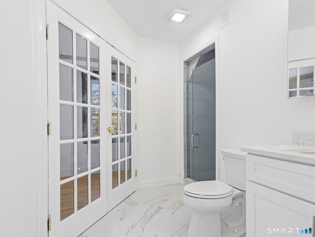 Building Photo - 27 5th St