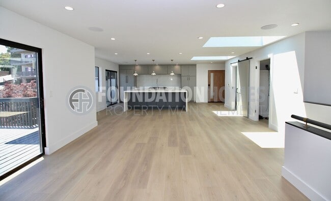 Building Photo - Remodeled Luxury Mill Valley Retreat - FOU...