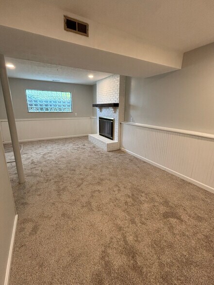 Building Photo - 10253 Crestland Ct