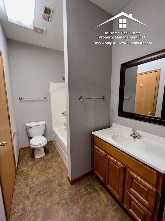 Building Photo - 2606 N Bluff St