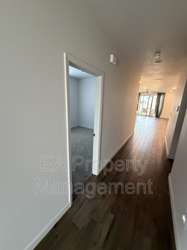 Building Photo - 6742 Clayton Dr NE