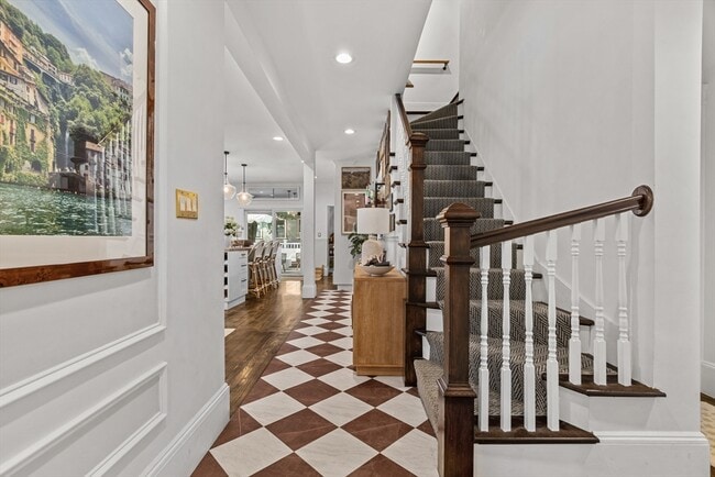 Building Photo - 60 Roslin St